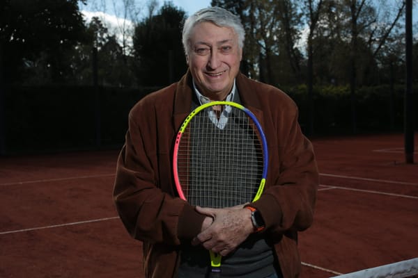 Falleció un gran periodista del tenis argentino