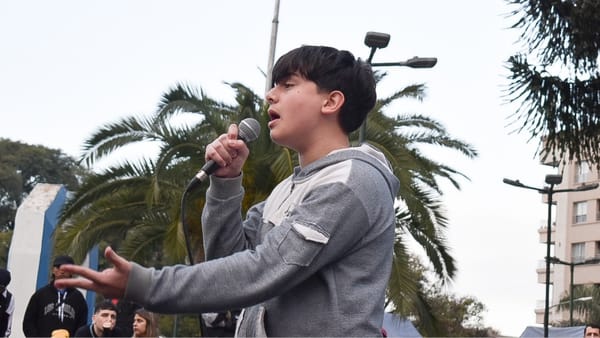 Conocé a "Ginza", el joven rapero que mezcla literatura y conciencia social con el freestyle