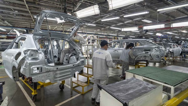 Crisis en El Palomar: Peugeot despide y cierra un turno