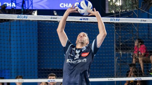 Demián González aportó su experiencia a las jugadoras de vóley del Club GEI