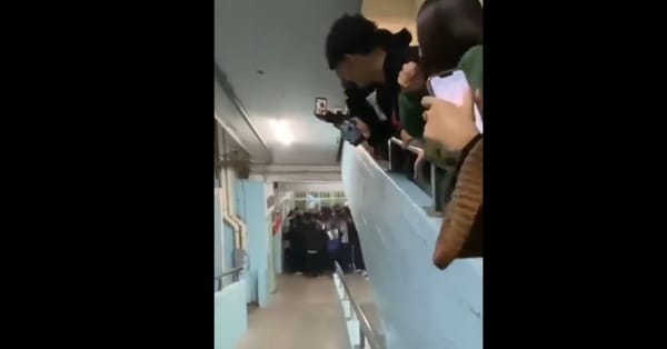 Ituzaingó: alumnos de la Técnica festejan con el portero el triunfo de Paraguay