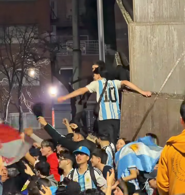 En el Oeste está el agite: Así se vivió el triunfo de Argentina contra Inglaterra