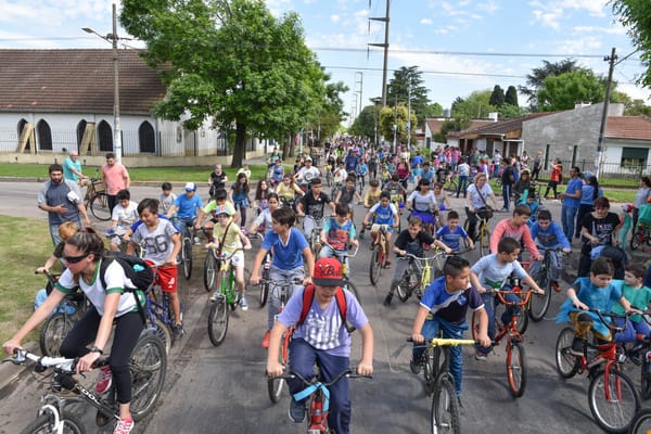 El municipio de Ituzaingó anunció que ya está disponible el bicicletero municipal