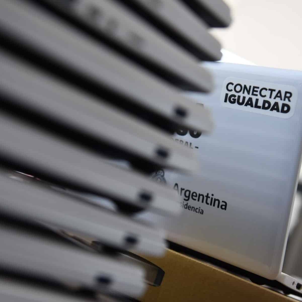 Morón: nueva entrega de netbooks para estudiantes del distrito