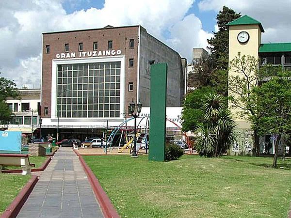 Ituzaingó: Cine al aire libre en la Plaza Sur