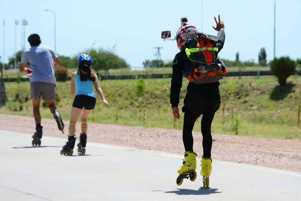 El patinador Lucas Sawyer contó en Radio Kamikaze como será su travesía en rollers hasta Colombia