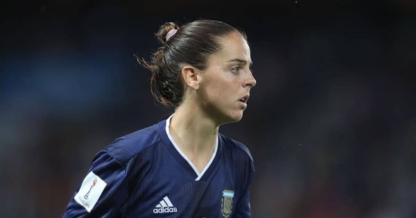 Mariana Larroquete, la historia de la futbolista que surgió en Castelar y triunfa en Europa