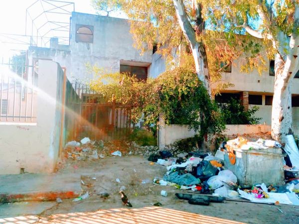 Vecin@s de Palomar denuncian abandono en una escuela primaria en el barrio Carlos Gardel