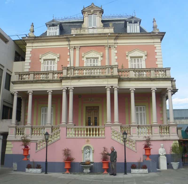 El Castillo de Ayerza, la historia de una de las últimas casas quintas que sigue en pie en Castelar