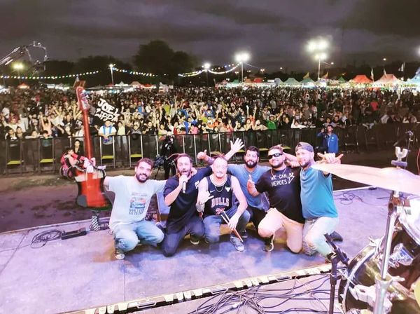 Conocé a "Los Notables del Oeste", la banda que tocó con el "Pity" Álvarez