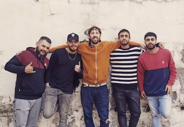 "Barcontodo": Una banda de amigos con el amor como bandera