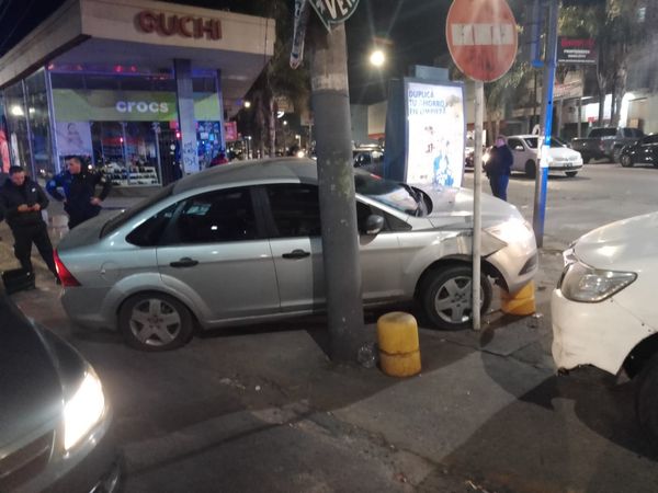 Hurlingham: roban un auto con 2 menores atrás, escapan, chocan y lo detienen