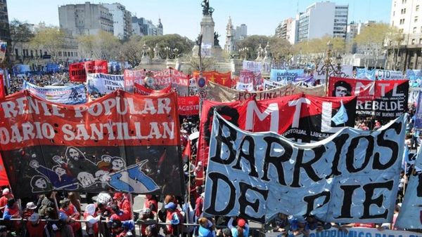 Organizaciones sociales lanzan una campaña de firmas para congelar precios de alimentos y tarifas