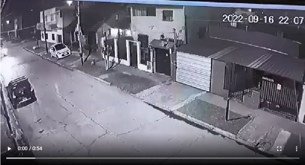 El Palomar: Intentó evitar que le roben la moto y terminó chocando un auto