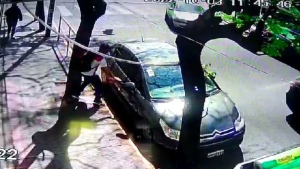 Morón: fue a dejar su hija a la escuela y cuando regresó le habían saqueado el auto con un inhibidor