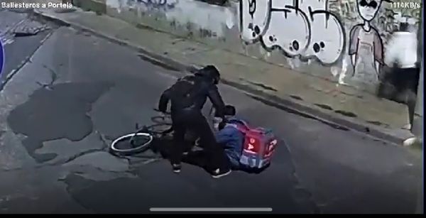 Villa Sarmiento: raid delictivo de 4 motochorros en tan solo 4 cuadras