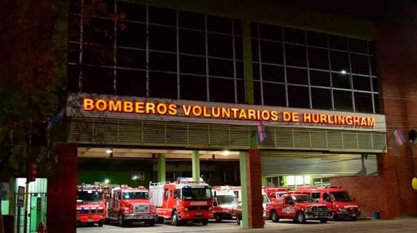 Los Bomberos de Hurlingham comenzaron la colecta de caramelos para Navidad