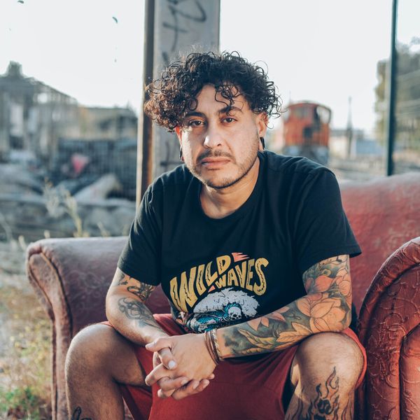 “No hay arte sin una postura social”: Una charla con El Bhadra, un artista chileno en el conurbano bonaerense