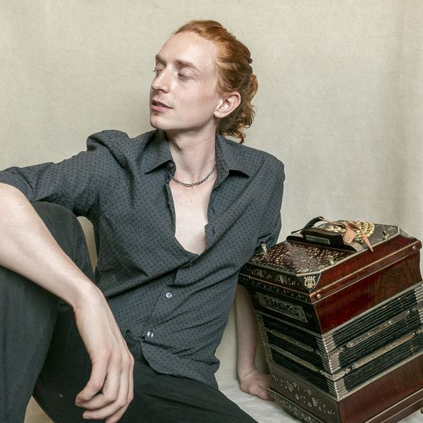 El bandoneón, ese “dragón que respira”: Una charla con el músico Lautaro Echevere