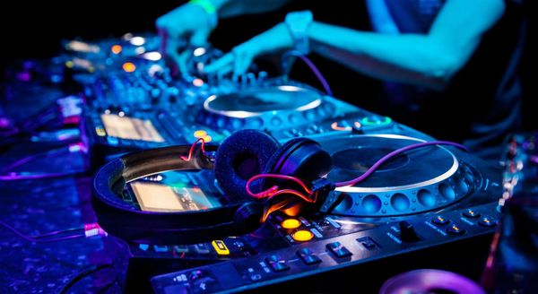 “Trava Lengua Records”: El sello discográfico de música electrónica enfatizado en artistas LGBT+
