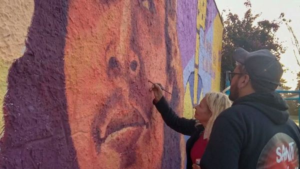Merlo: fue restaurado el mural de Ismael Sosa en la Plaza Eva Perón