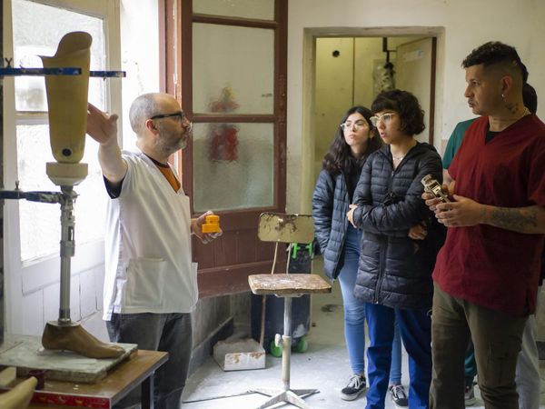 Maicol Curtido, la historia del joven nacido en Pontevedra que fabrica prótesis para l@s más necesitad@s