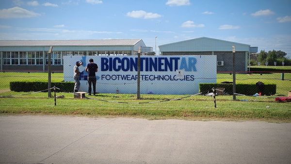 La historia de repite; una fábrica de zapatos despidió a más de 100 trabajadores