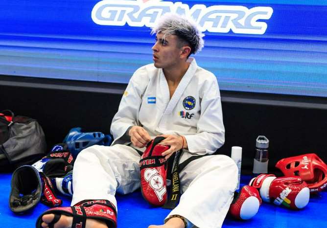 Iván Orellana, la historia del joven taekwondista de Moreno que vendió comida para competir