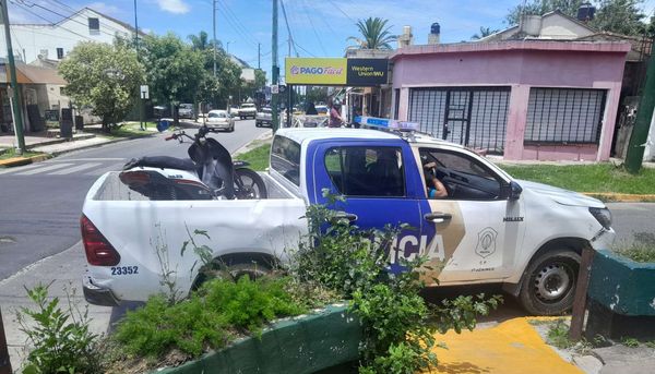 Una mujer en bicicleta fue embestida por una moto en Villa Ariza