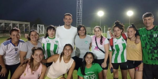 Scaloni estuvo presente en el Club Matienzo y hubo homenaje