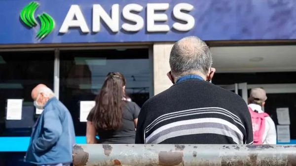 Hoy entró en vigencia el bono a jubilados que cobran la mínima y el aumento para la Asignación Universal por Hijo