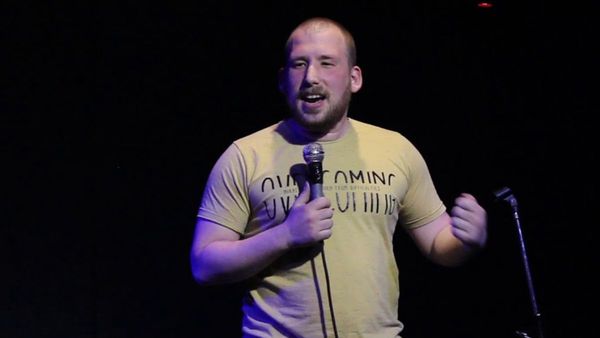 Castelar: Lucas Upstein llega con su show de Stand Up a Whiskey Bar